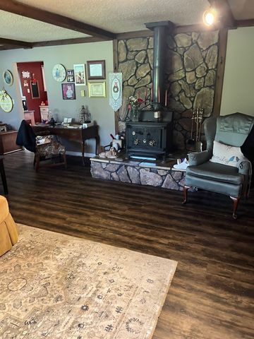 17376 Garrett Road, Johnston City, IL 62951