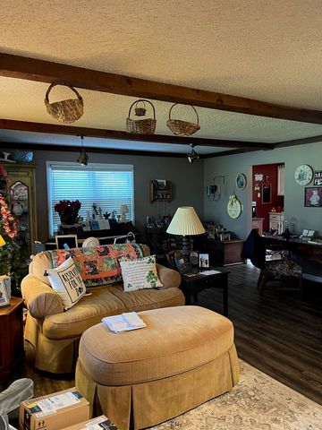 17376 Garrett Road, Johnston City, IL 62951