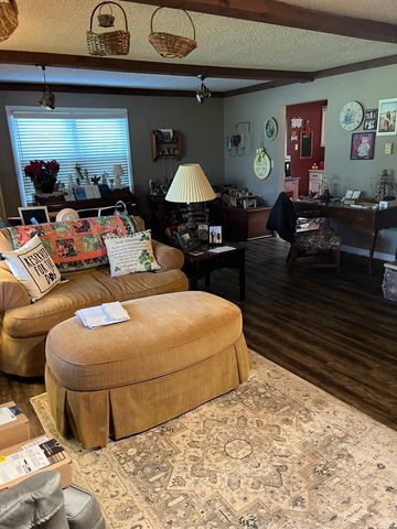17376 Garrett Road, Johnston City, IL 62951
