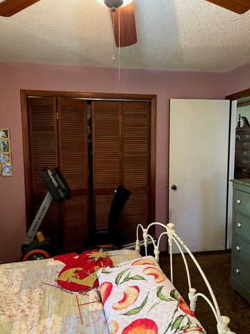 17376 Garrett Road, Johnston City, IL 62951