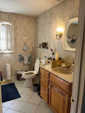17376 Garrett Road, Johnston City, IL 62951
