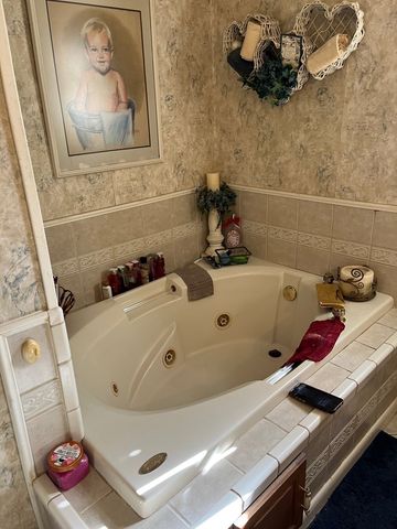 17376 Garrett Road, Johnston City, IL 62951