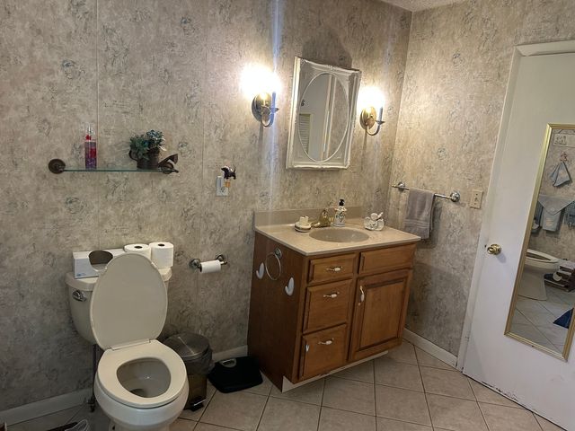 17376 Garrett Road, Johnston City, IL 62951