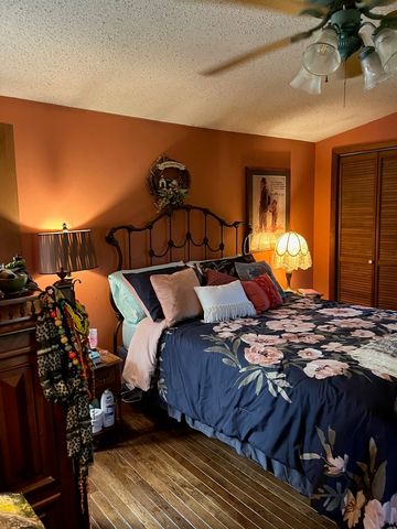17376 Garrett Road, Johnston City, IL 62951