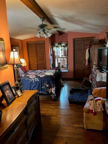 17376 Garrett Road, Johnston City, IL 62951