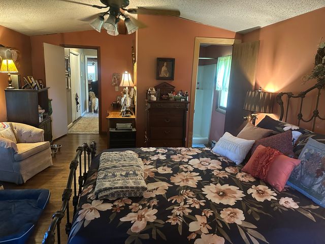 17376 Garrett Road, Johnston City, IL 62951