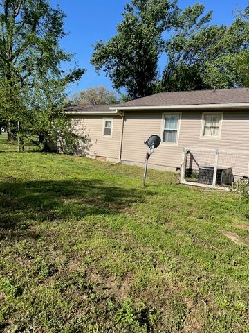 17376 Garrett Road, Johnston City, IL 62951