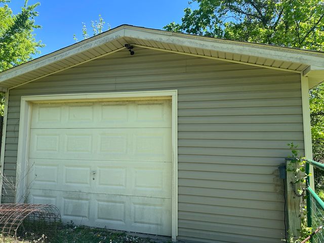 17376 Garrett Road, Johnston City, IL 62951