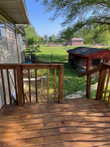 17376 Garrett Road, Johnston City, IL 62951