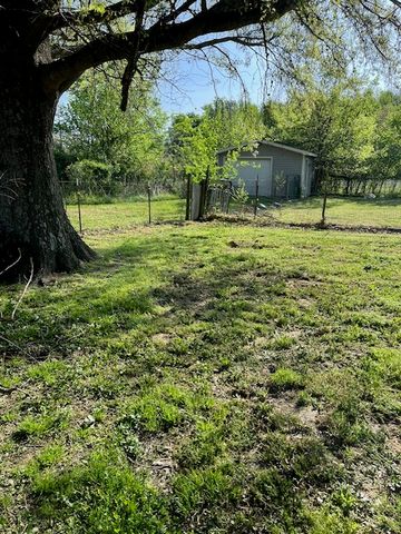17376 Garrett Road, Johnston City, IL 62951
