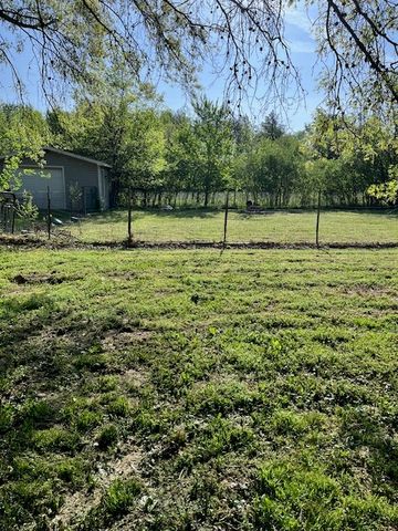 17376 Garrett Road, Johnston City, IL 62951