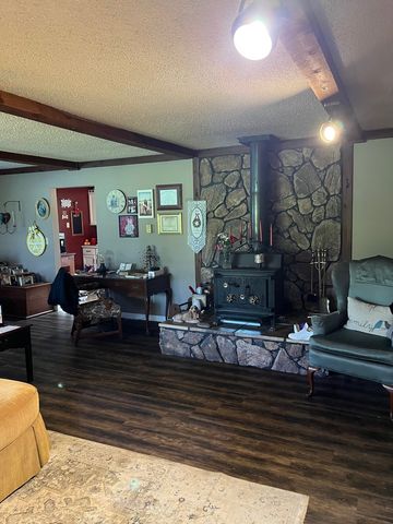 17376 Garrett Road, Johnston City, IL 62951
