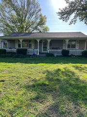 17376 Garrett Road, Johnston City, IL 62951