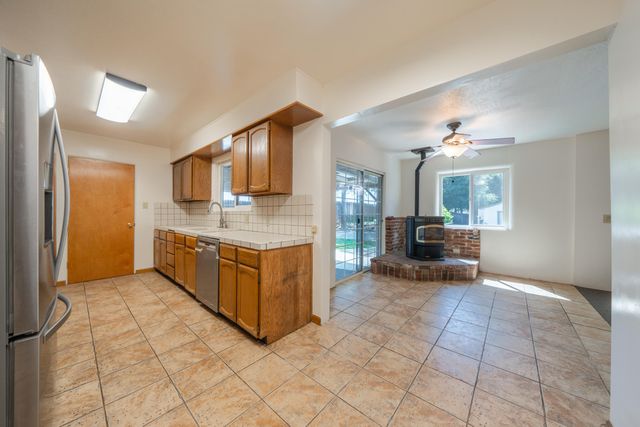 77 WILSHIRE Drive, Redding, CA 96002