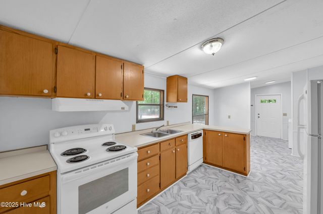 2092 John Henry Store Road, Currie, NC 28435