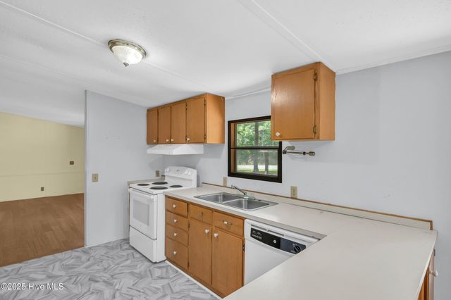 2092 John Henry Store Road, Currie, NC 28435