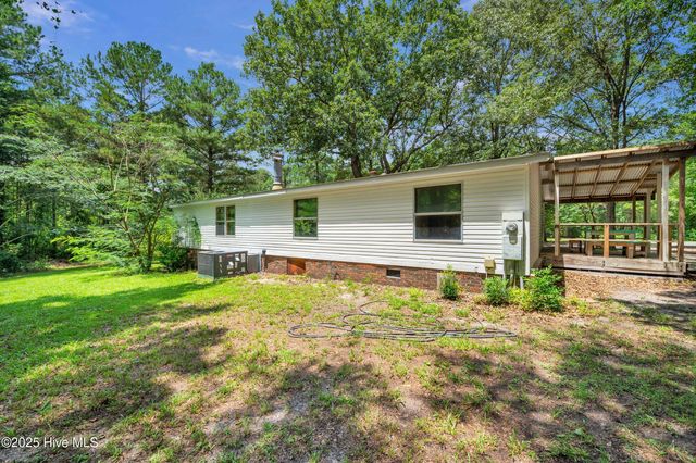 2092 John Henry Store Road, Currie, NC 28435