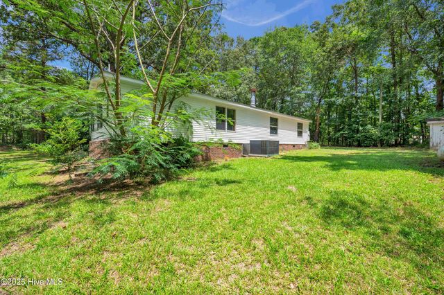 2092 John Henry Store Road, Currie, NC 28435