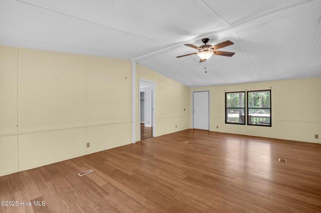 2092 John Henry Store Road, Currie, NC 28435