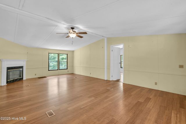 2092 John Henry Store Road, Currie, NC 28435