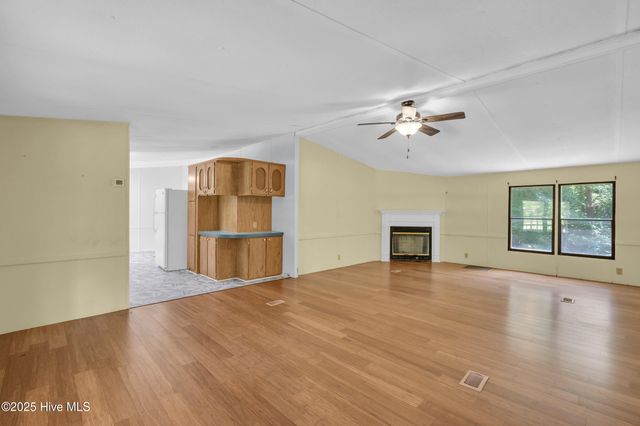 2092 John Henry Store Road, Currie, NC 28435