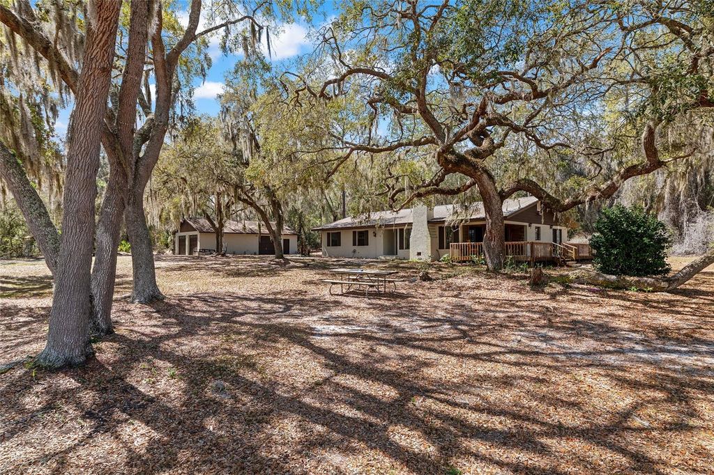 Image 12 of property listing at 11990 SE 112TH AVENUE ROAD, Belleview, FL 34420