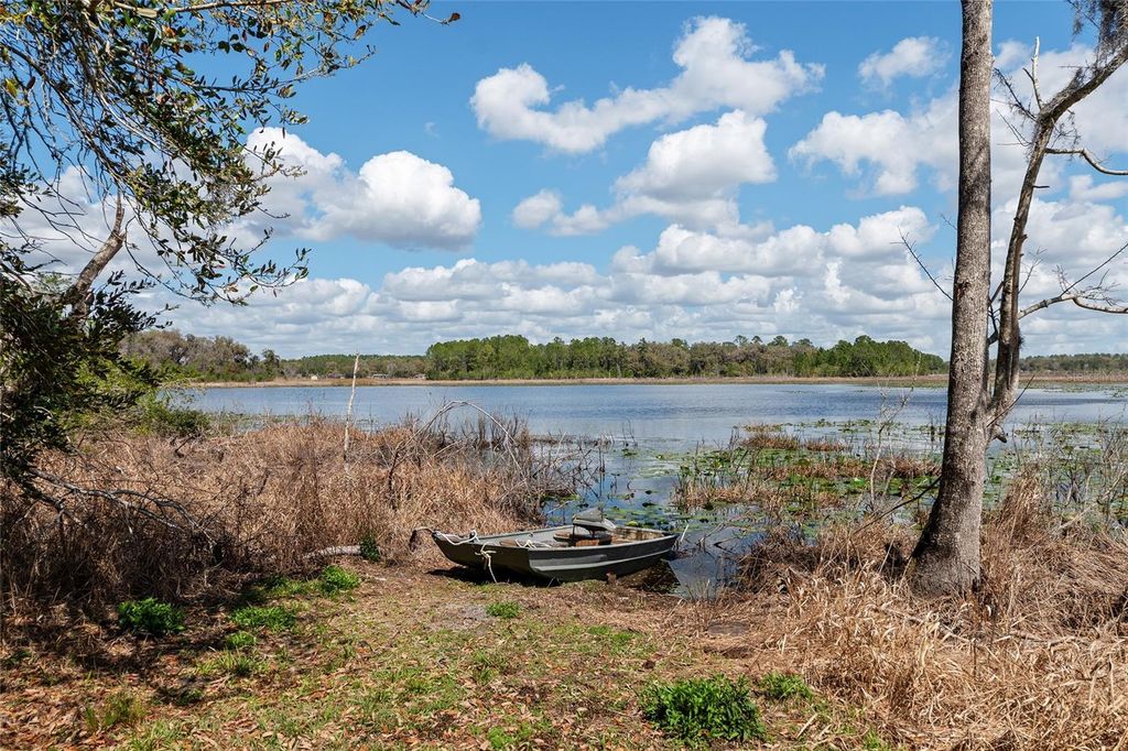 Image 15 of property listing at 11990 SE 112TH AVENUE ROAD, Belleview, FL 34420