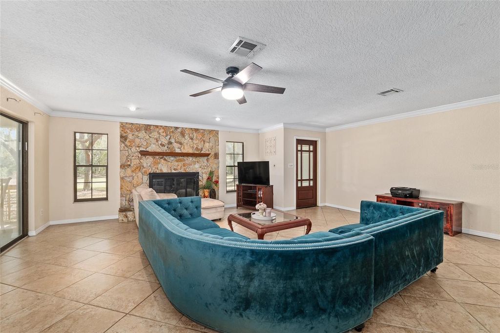 Image 19 of property listing at 11990 SE 112TH AVENUE ROAD, Belleview, FL 34420