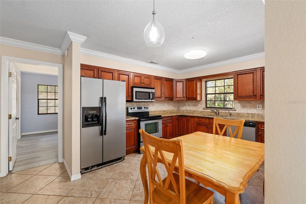 Image 25 of property listing at 11990 SE 112TH AVENUE ROAD, Belleview, FL 34420