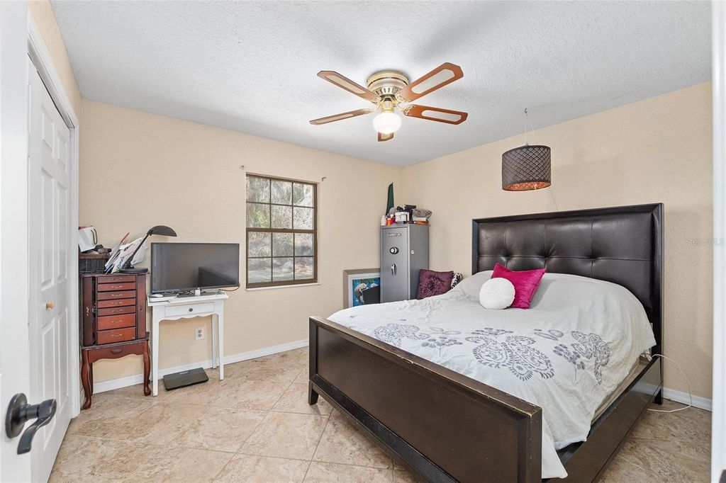 Image 36 of property listing at 11990 SE 112TH AVENUE ROAD, Belleview, FL 34420