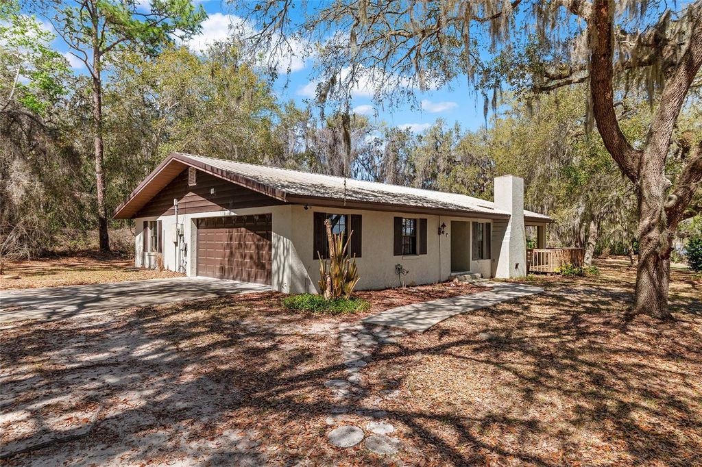 Image 6 of property listing at 11990 SE 112TH AVENUE ROAD, Belleview, FL 34420
