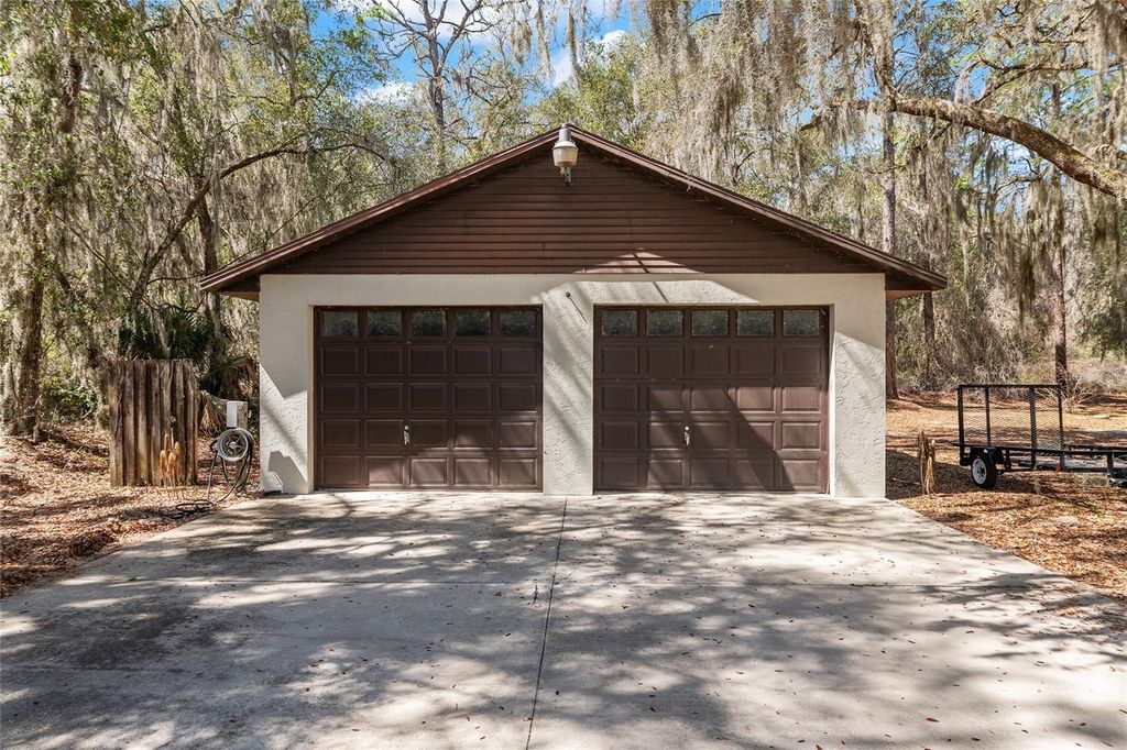 Image 53 of property listing at 11990 SE 112TH AVENUE ROAD, Belleview, FL 34420