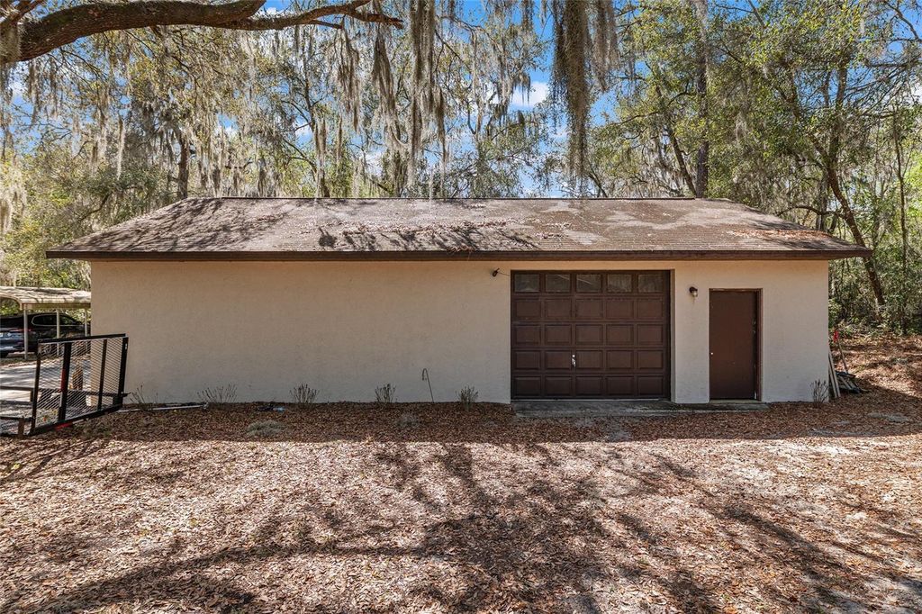 Image 55 of property listing at 11990 SE 112TH AVENUE ROAD, Belleview, FL 34420