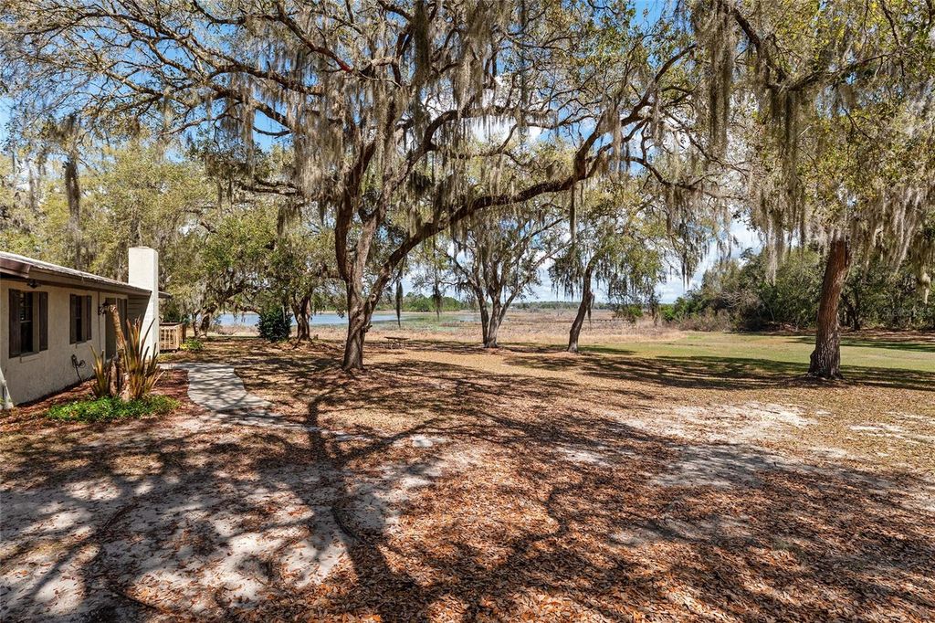 Image 7 of property listing at 11990 SE 112TH AVENUE ROAD, Belleview, FL 34420