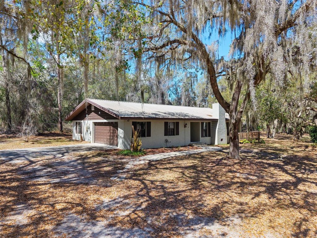 Image 68 of property listing at 11990 SE 112TH AVENUE ROAD, Belleview, FL 34420