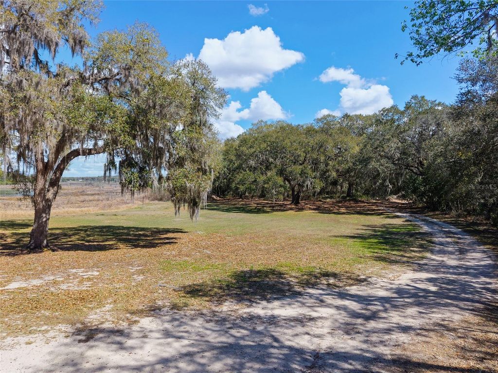 Image 69 of property listing at 11990 SE 112TH AVENUE ROAD, Belleview, FL 34420
