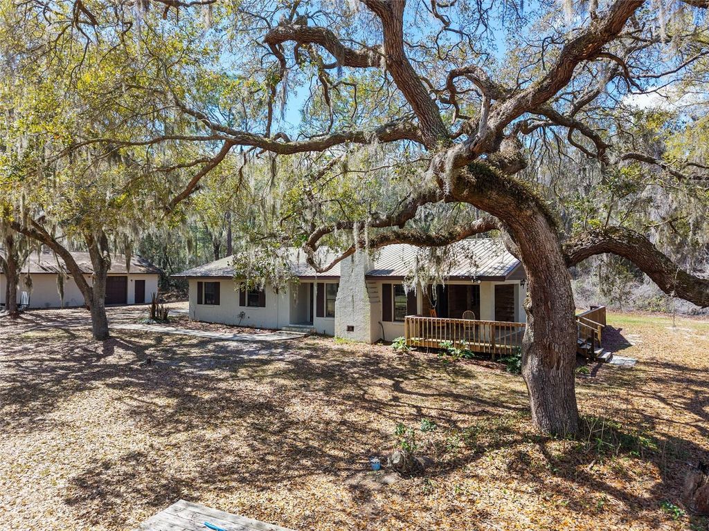 Image 72 of property listing at 11990 SE 112TH AVENUE ROAD, Belleview, FL 34420