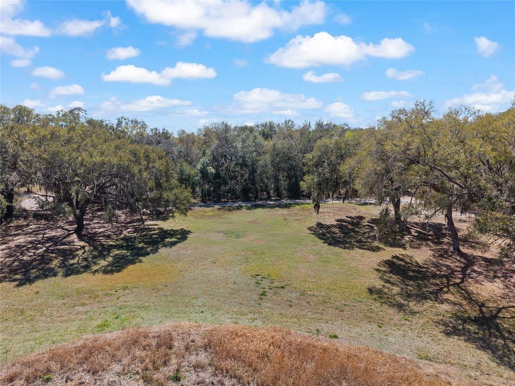 Image 76 of property listing at 11990 SE 112TH AVENUE ROAD, Belleview, FL 34420