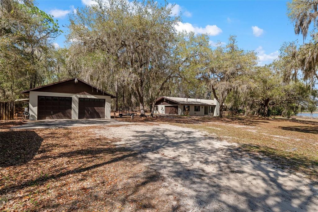 Image 9 of property listing at 11990 SE 112TH AVENUE ROAD, Belleview, FL 34420