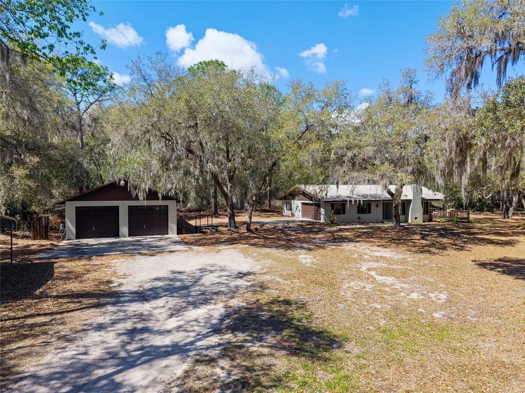Image 89 of property listing at 11990 SE 112TH AVENUE ROAD, Belleview, FL 34420