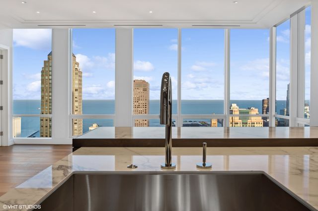 14 W Superior Street 5401, Chicago, IL 60654