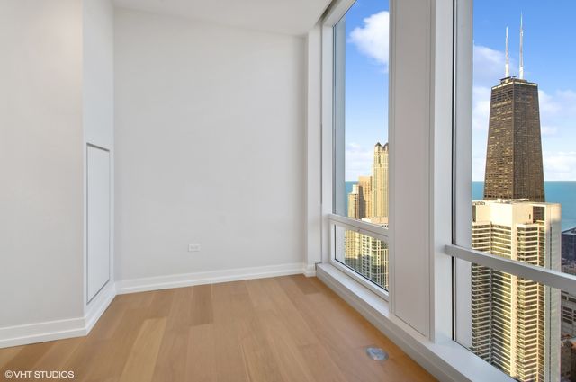 14 W Superior Street 5401, Chicago, IL 60654