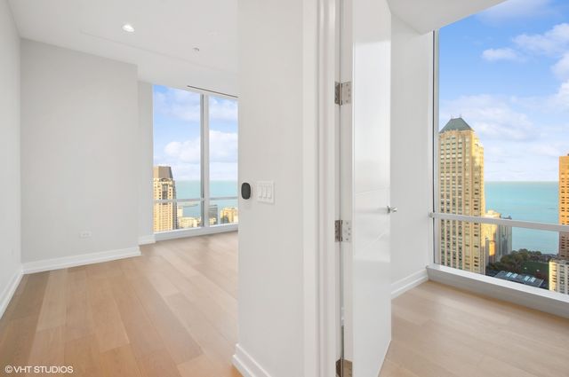 14 W Superior Street 5401, Chicago, IL 60654