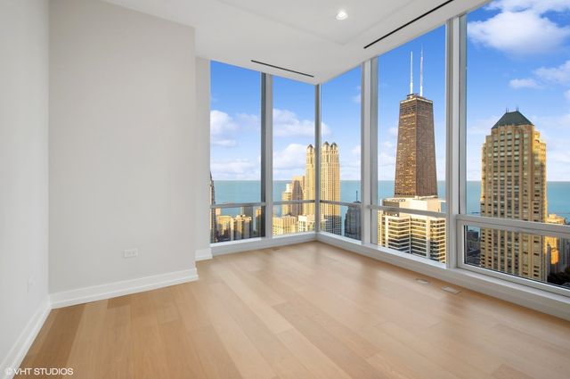 14 W Superior Street 5401, Chicago, IL 60654
