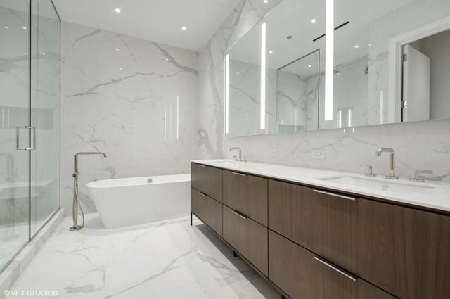 14 W Superior Street 5401, Chicago, IL 60654