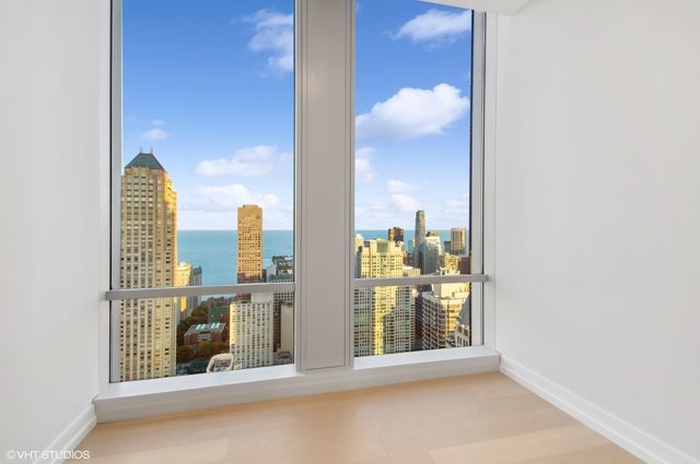 14 W Superior Street 5401, Chicago, IL 60654