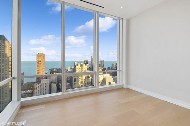 14 W Superior Street 5401, Chicago, IL 60654