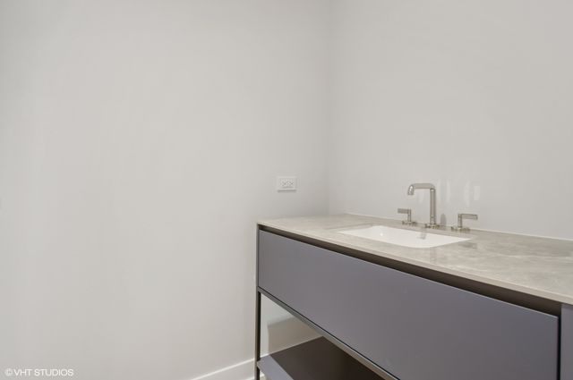 14 W Superior Street 5401, Chicago, IL 60654