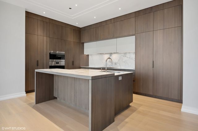 14 W Superior Street 5401, Chicago, IL 60654