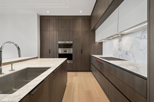 14 W Superior Street 5401, Chicago, IL 60654